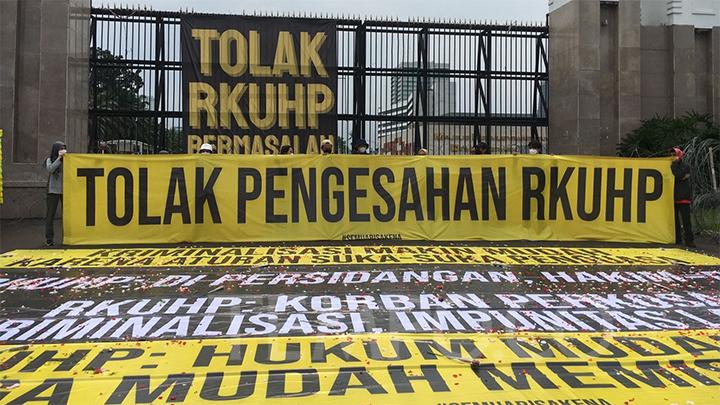 DPR Tetap Sahkan RUU KUHP Publik Merasa Diabaikan