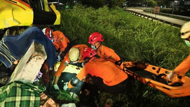 Tragedi Bus Cahaya Trans Tewaskan 16 Orang di Tol