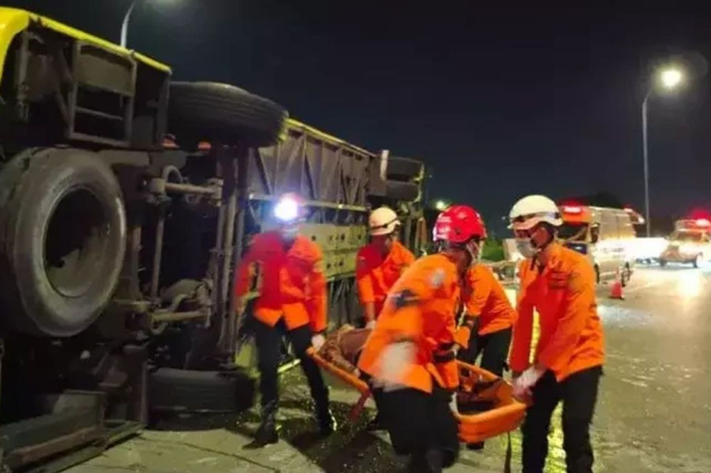 Tragedi Bus Cahaya Trans Tewaskan 16 Orang di Tol