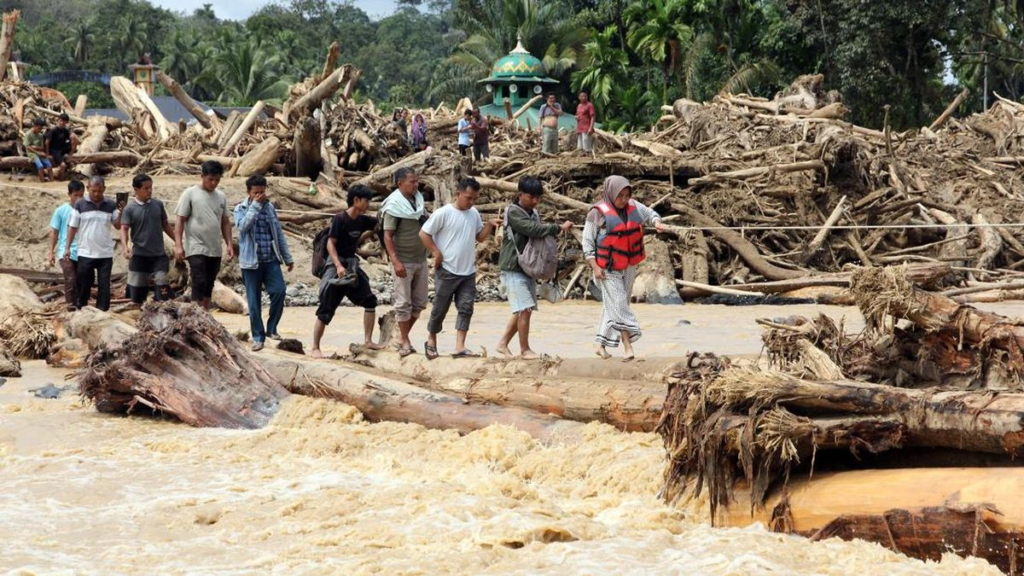 WALHI Kritik 50 Hari Banjir Sumatera Belum Pulih