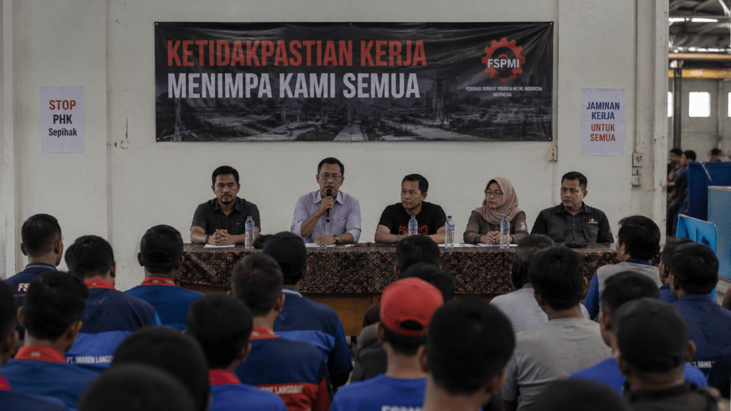 6.500 Pekerja Terancam PHK, dari Pabrik Kertas hingga Komponen Otomotif Jepang