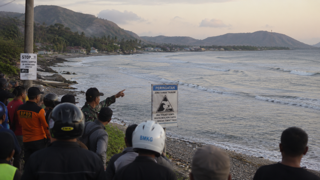 Pemantauan dampak tsunami pascagempa M7,7 Flores di NTT